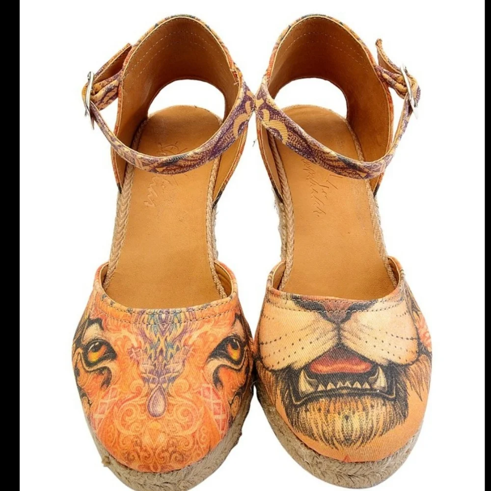 Lion love 🐱 SUNDIAS Espadrille wedge Sandal quirky boho shoes  NWOB sz 36